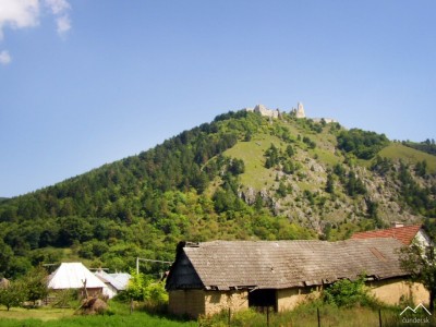 Pohľad na Čachtický hrad od Višňového
